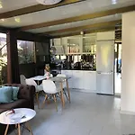 Atos With Private Garden 别墅